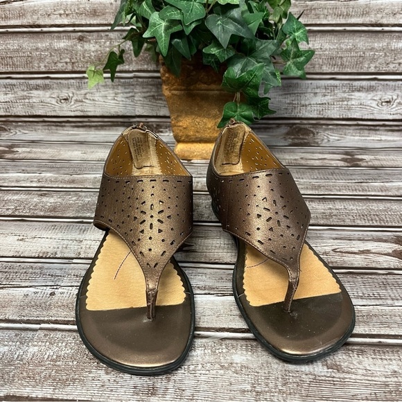 INDINGO by Clarks Bronze Thong Sandal Heel Zipper Closure Size 7 - Picture 2 of 8
